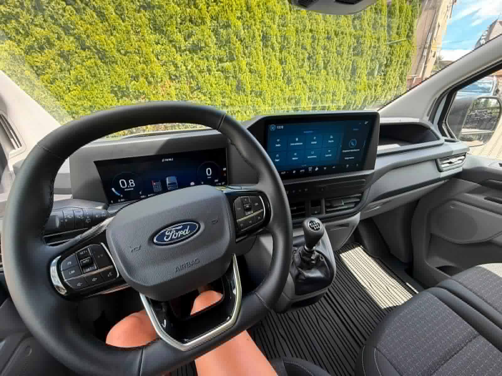 Ford Transit Custom Long XL na placu