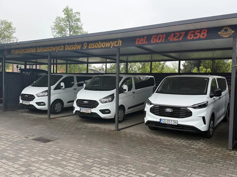 Busy 9-osobowe Ford Transit Custom dostępne w IVUBUS